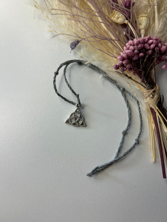 Pulsera Triqueta
